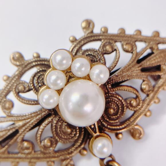Vintage 1950s Brass Filigree Brooch Faux Pearl Cluster Dangle Elegant Romantic - Picture 2 of 10